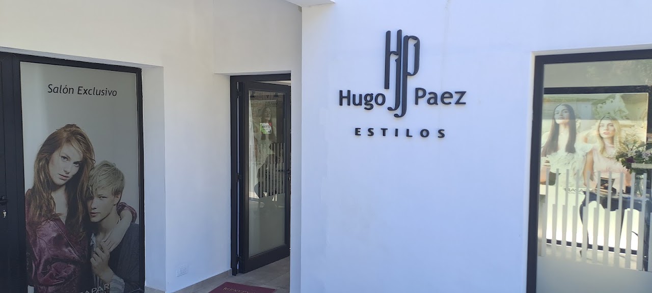 Fachada de Hugo Páez Estilos con el logo del salón